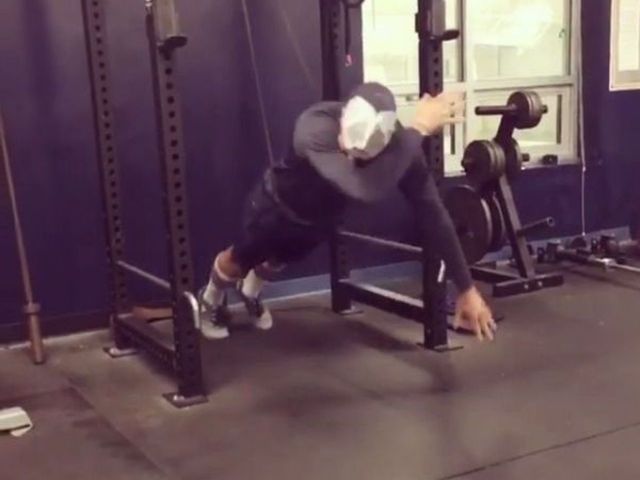Rangers' Kevin Hayes does dab pushups