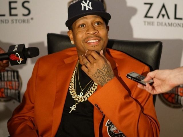 Iverson shows up late for Hall of Fame introductions