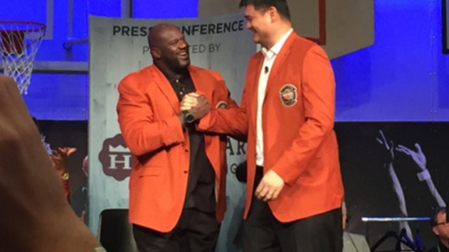 Shaq models orange Hall of Fame coat, helps Yao put his on