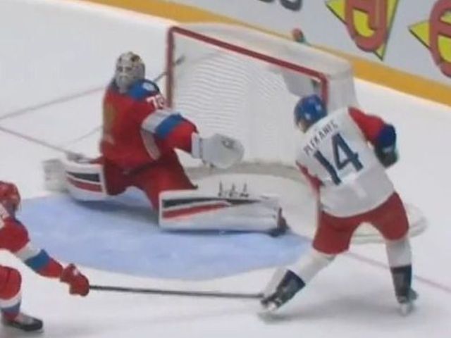Bobrovsky makes sensational game-saving stop on Plekanec