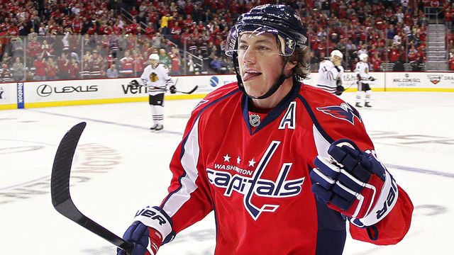 Caps' Oshie looks to Nationals to continue fountain-diving tradition