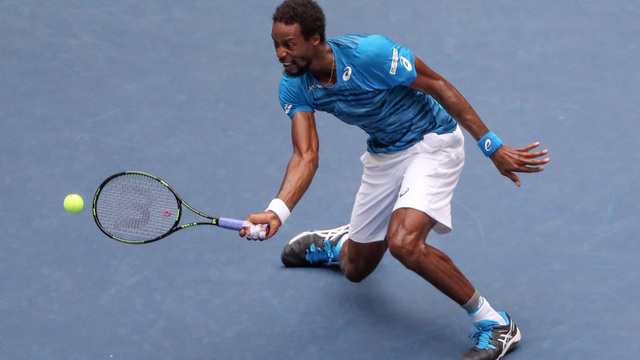 Monfils appears to try tanking in bizarre 1st-set performance vs. Djokovic