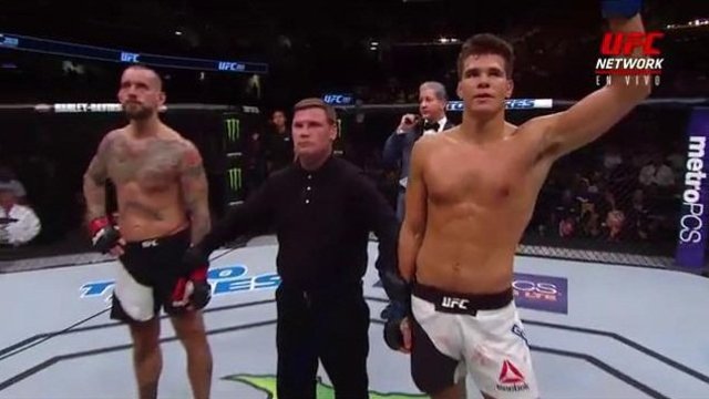 Gall ends CM Punk's UFC debut with 1st-round submission