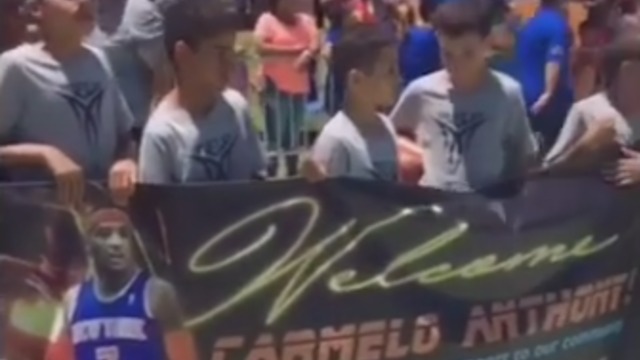 Melo builds basketball court, bonds with Knicks in Puerto Rico