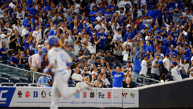 Dodgers fans invade Yankee Stadium with roll calls