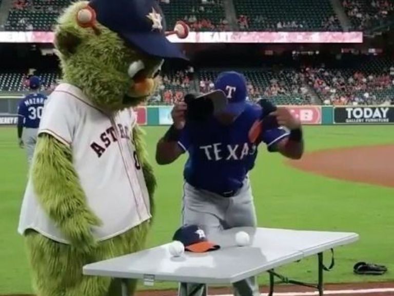 Astros' Orbit can't fool Beltre with rigged hat shuffle game