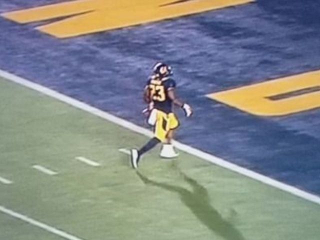 Cal survives bizarre fumble in final moments to top No. 11 Texas