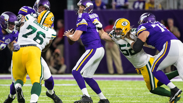 Watch: Bradford gets hand crushed by Clay Matthews' helmet