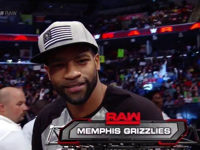 Vince Carter, Grizzlies attend 'Monday Night Raw' in Memphis