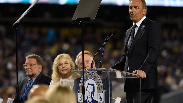 Costner delivers tear-jerking farewell speech for Scully