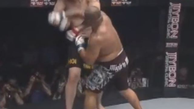 'Mighty Mo' drops 7-foot-2 Hong-man Choi with massive right hand