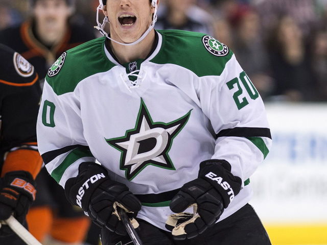 Report: Stars 'exchanging ideas' with agent for RFAs Eakin, Dillon
