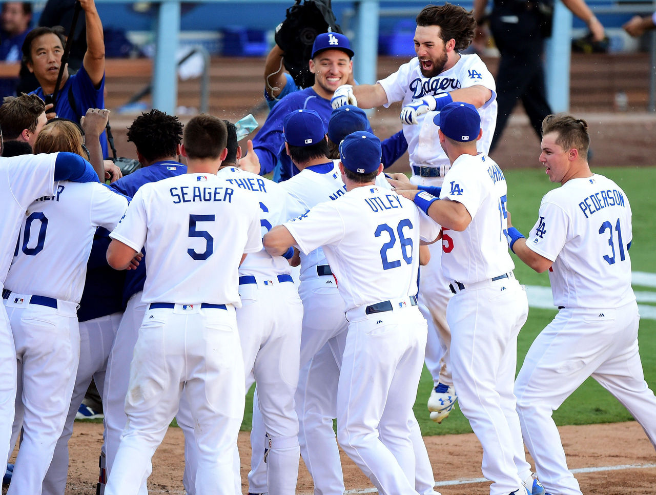 Dodgers, Nationals set NLDS rosters