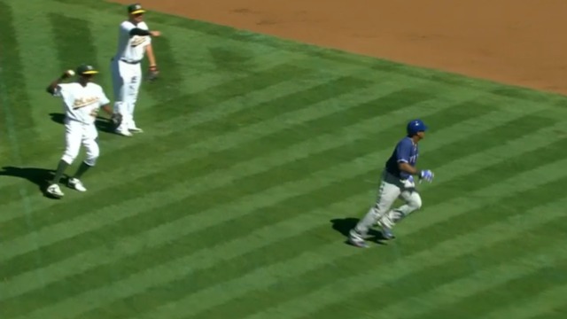 Beltre gets shifty on basepaths to avoid tag