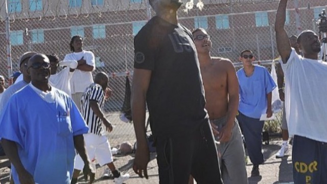 Durant, Green join Warriors staff on annual visit to prison