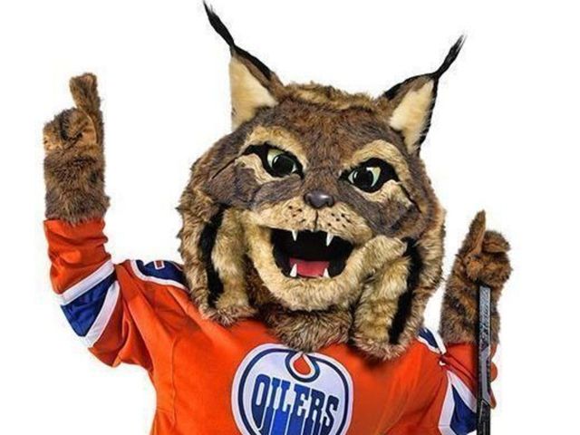 Twitter pounces on Oilers for terrifying new mascot