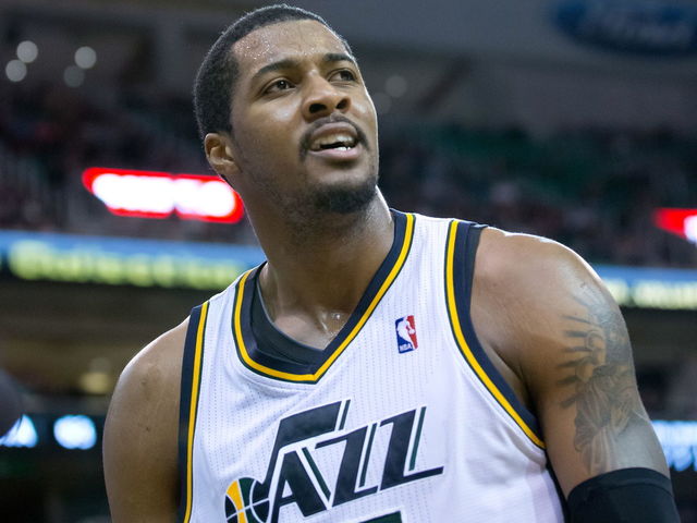 Favors remains out for Jazz with back spasms