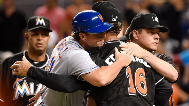 Marlins, Mets share on-field embrace during Fernandez tribute