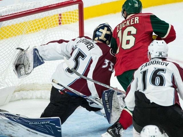Watch: Avalanche's Lieuwen makes miraculous behind-the-back glove save