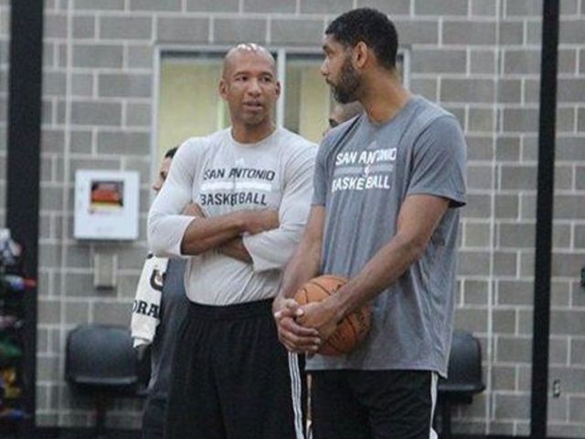 Retired Duncan joins Spurs training camp