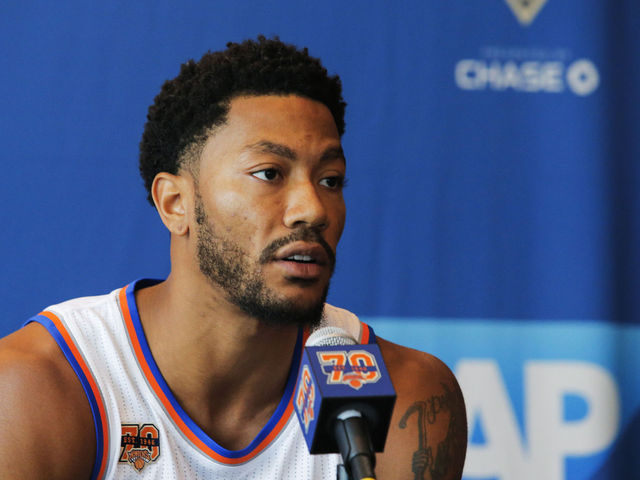 Watch: Rose embarrasses Jennings with slick crossover