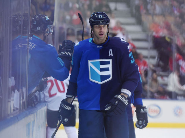 Watch: Chara wires puck past Price