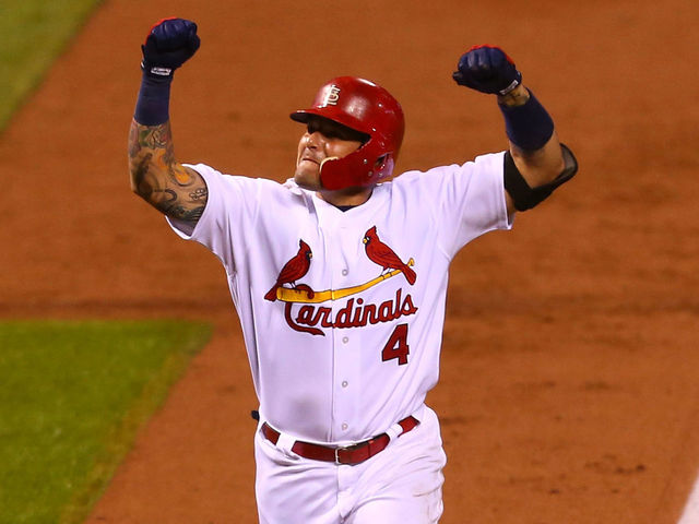 Watch: Yadier Molina salutes brother Bengie after ripping HR