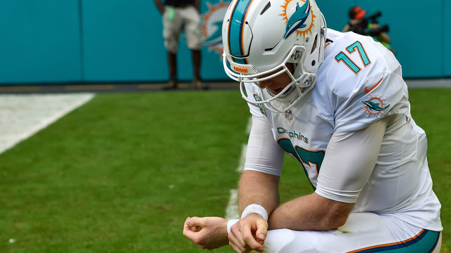 Report: Dolphins' Tannehill avoided structural damage to knee