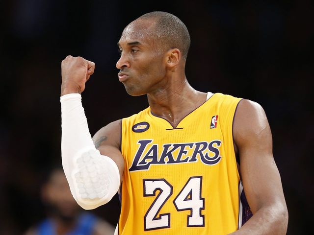VIDEO: Kobe Bryant sticks fadeaway jumper in 1st game back
