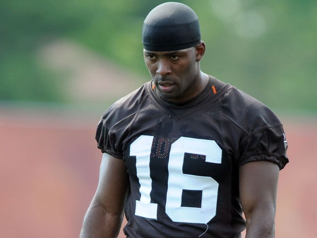 Patriots' Hawkins retires, says body is 'breaking down'
