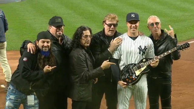 Twisted Sister gives Teixeira guitar to honor his retirement