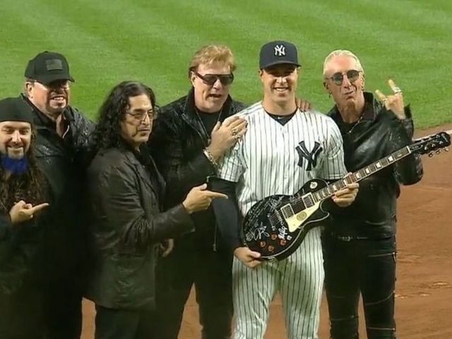 Twisted Sister gives Teixeira guitar to honor his retirement