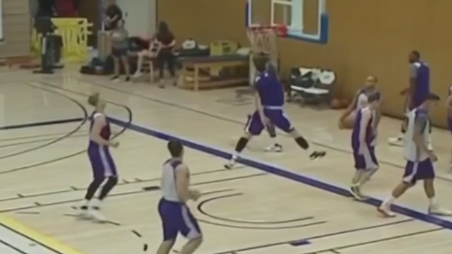 Jose Calderon rises for rare dunk at Lakers camp