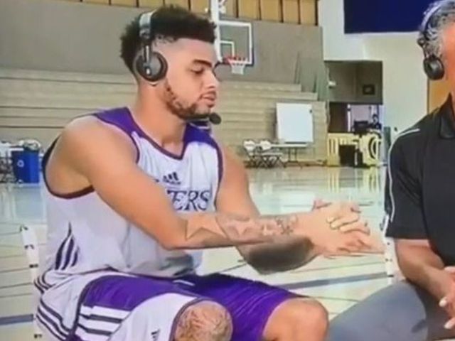 Lakers' Russell recovers nicely after handshake snub