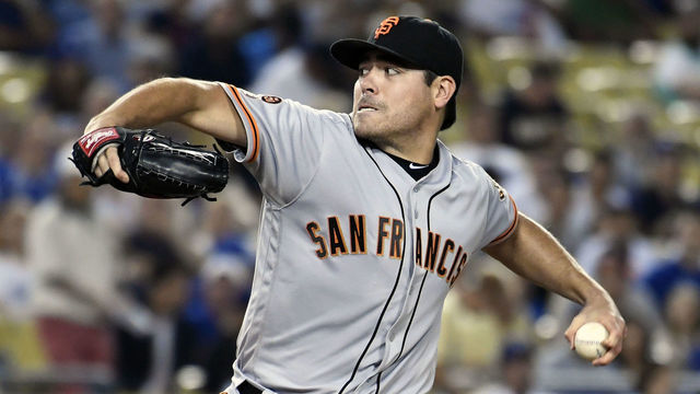 Giants trade Moore to Rangers