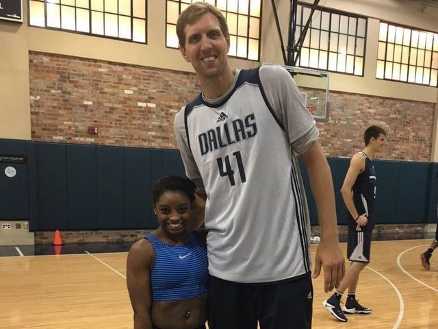 Nowitzki makes 4-foot-8 Simone Biles look even tinier