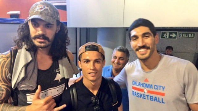 Thunder's Adams, Kanter pose with Ronaldo, can't look at same camera
