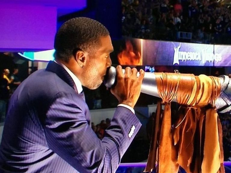 Randy Moss sounds Gjallarhorn ahead of Vikings-Giants on MNF