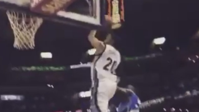 Grizzlies' Stephens gets way up to hammer home alley-oop