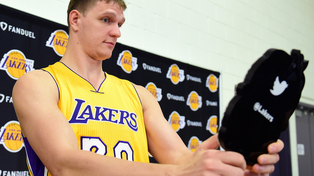 Mozgov claims Lakers have 'special play' for him to shoot 3s
