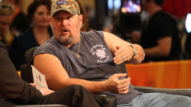 Watch: Larry the Cable Guy snaps opponent's arm in arm-wrestling match
