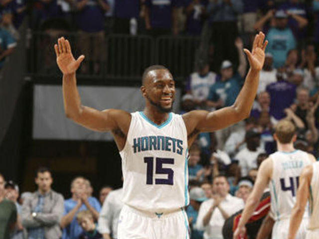 Kemba Walker pulls a Nick Young by celebrating 3 too early