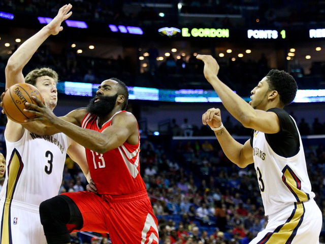 Watch: Harden head fakes Davis