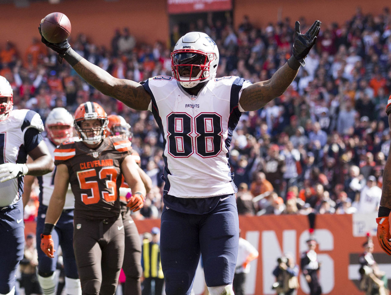 Martellus Bennet looks good in those colors!