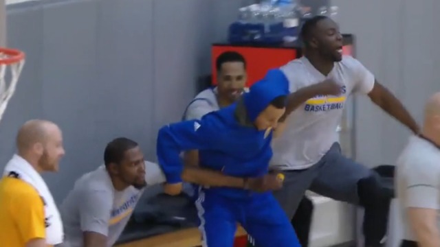 Varejao dunks on McGee in practice, Warriors go bananas