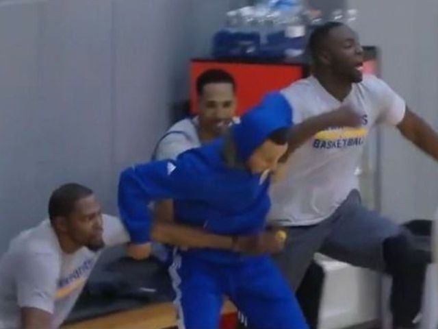 Varejao dunks on McGee in practice, Warriors go bananas