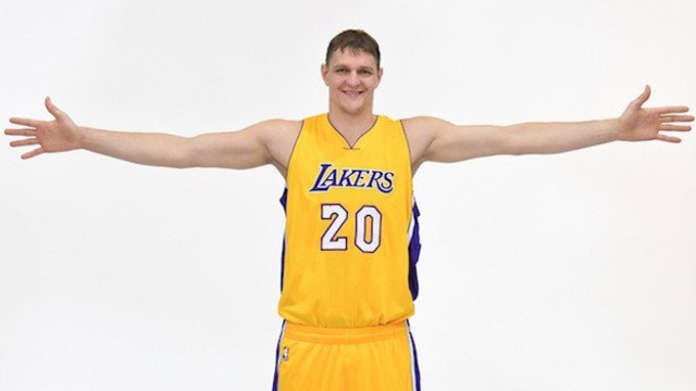 Watch: Lakers' Mozgov crams left-handed on Nuggets' Nurkic