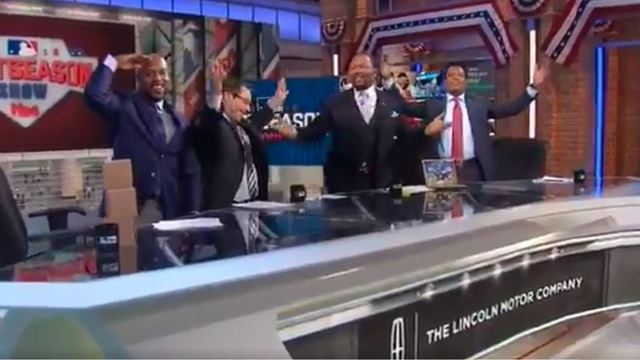 Watch: TBS studio sings 'O Canada' after Blue Jays walk-off