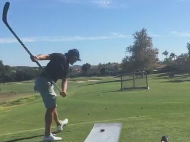 Selanne nails long-distance slap shot at charity golf tournament