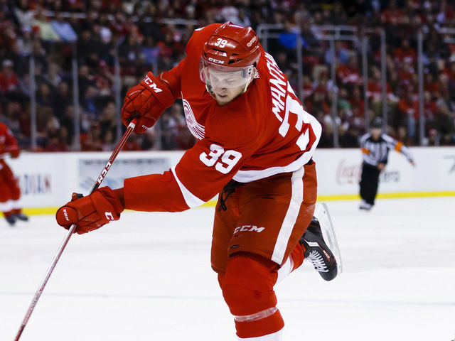 Red Wings send Mantha to AHL, Athanasiou makes cut